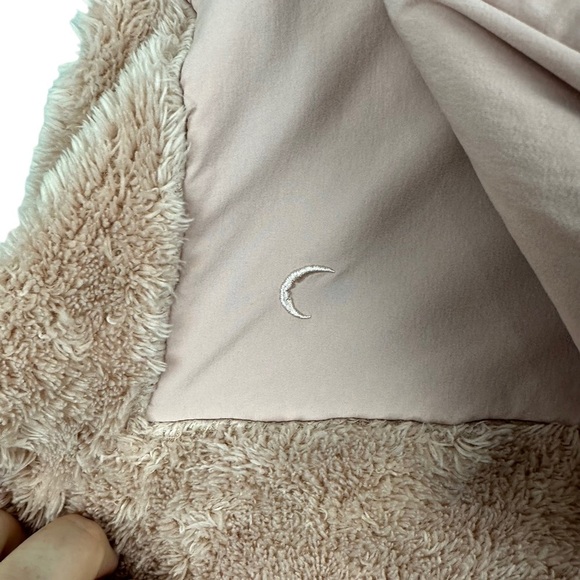 ZYIA Active Sherpa Block Zipper Jacket in Blush - Picture 6 of 7